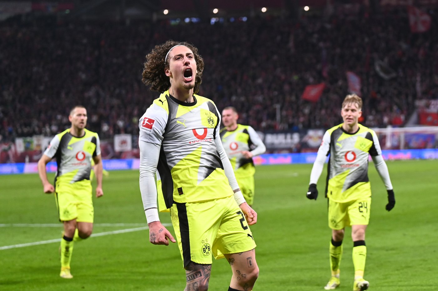 Harry Kane scores 2 goals, concedes penalty as Bayern holds on to extend Bundesliga lead | iNFOnews.ca