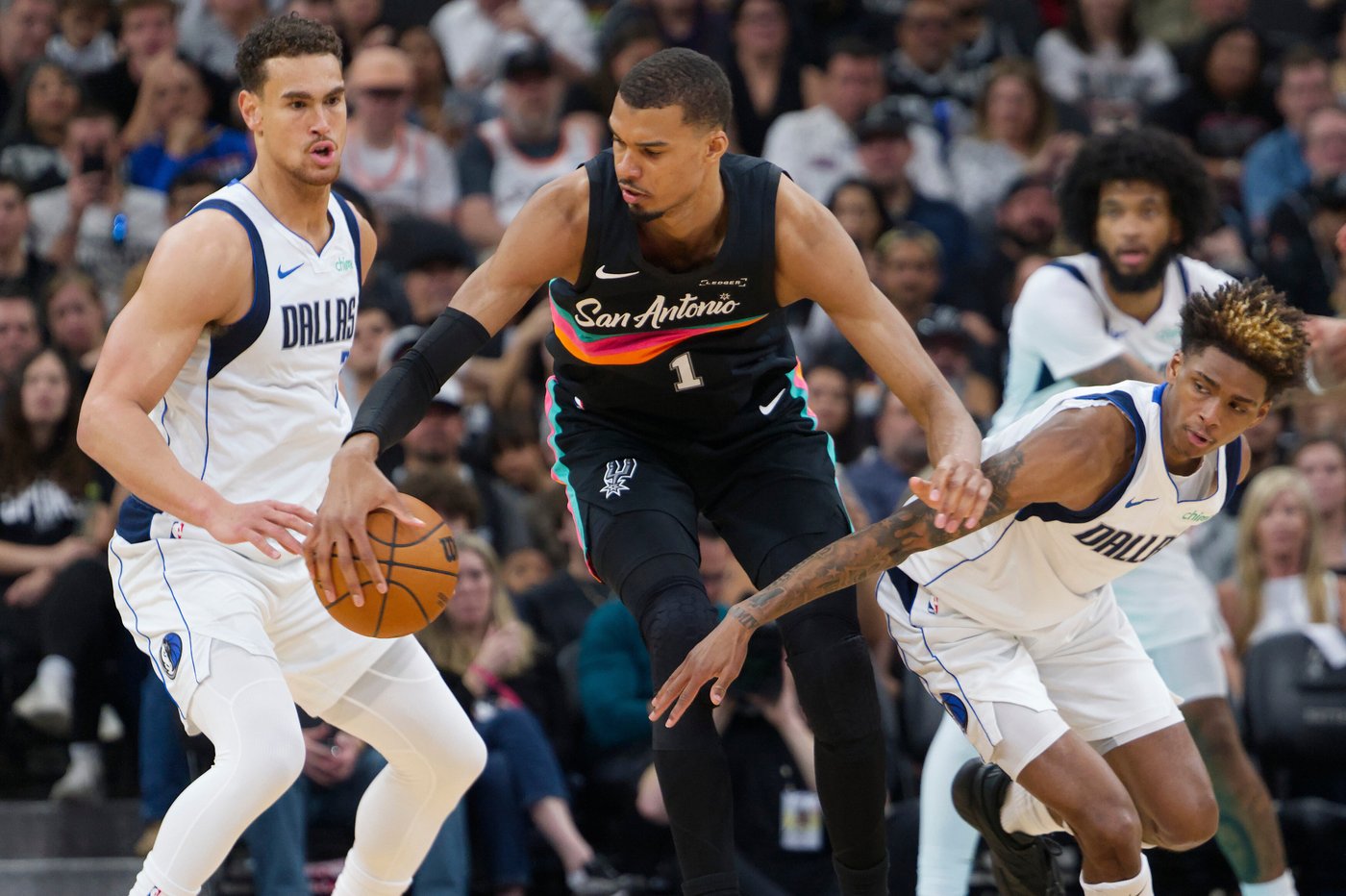 Victor Wembanyama has 40 points, 13 rebounds in 65th game to lead Spurs past Mavericks 139-120 | iNFOnews.ca Victor Wembanyama has 40 points, 13 rebounds in 65th game to lead Spurs past Mavericks 139-120 | iNFOnews.ca