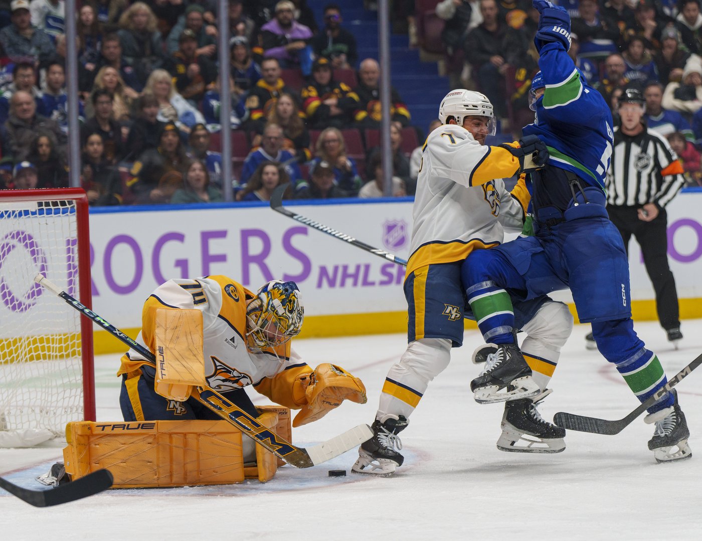 Steven Stamkos scores twice, powers Predators to 5-3 win over Canucks | iNFOnews.ca