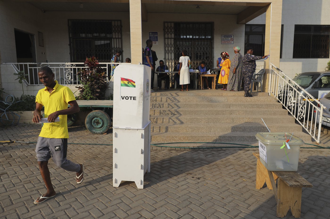 Polls close in Ghana's general election in the shadow of the worst economic crisis in a generation | iNFOnews.ca Polls close in Ghana's general election in the shadow of the worst economic crisis in a generation | iNFOnews.ca