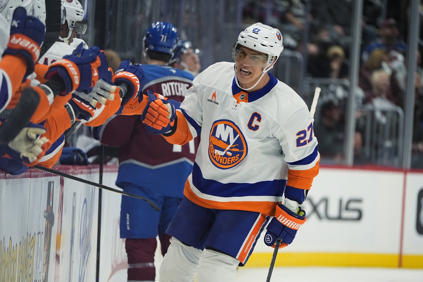 Nelson's 2 goals lifts Islanders to 6-2 win over Avalanche in Patrick Roy's return to Colorado | iNFOnews.ca