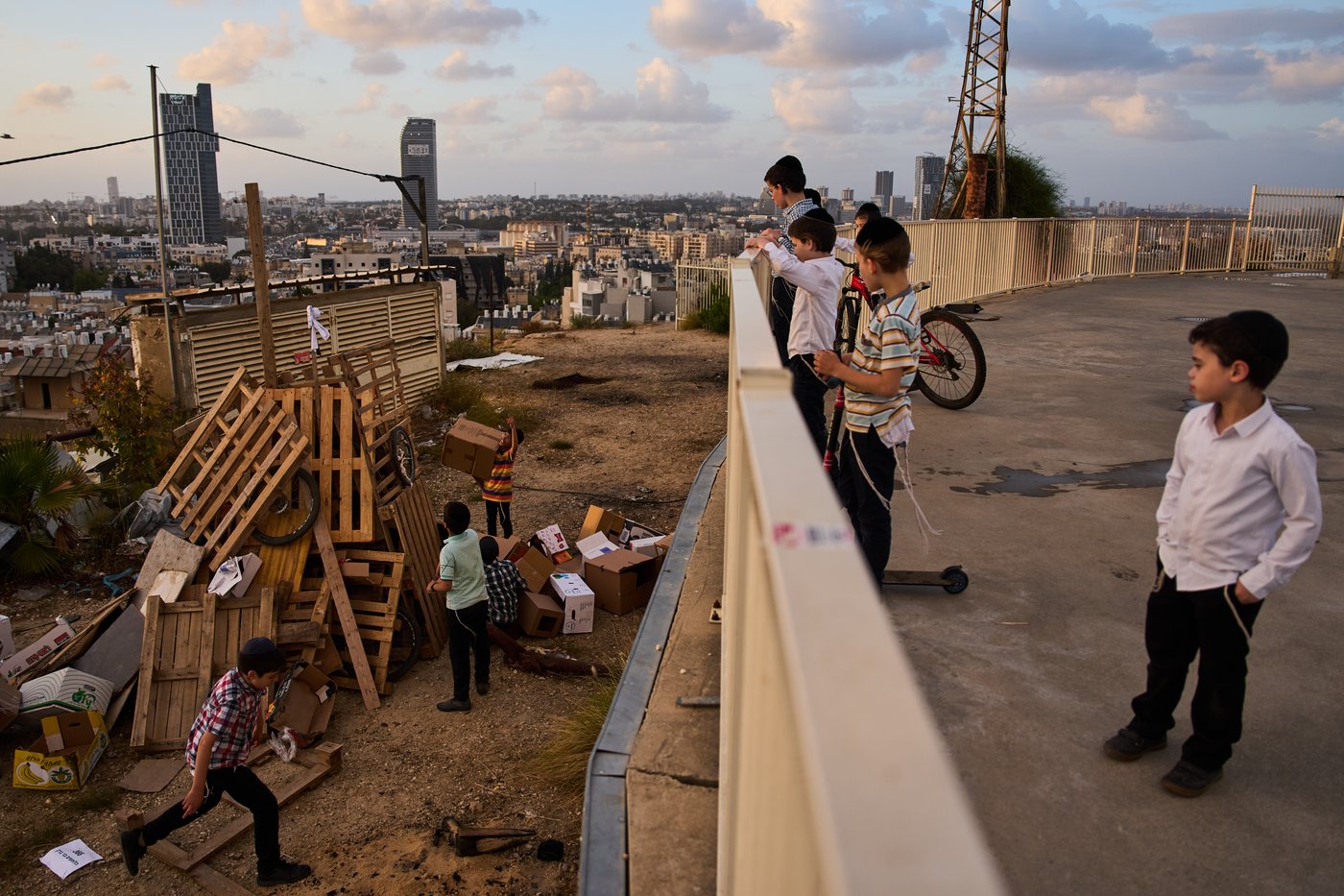 Jewish holiday Lag BaOmer lights up Israel with bonfires and song, in photos | iNFOnews.ca