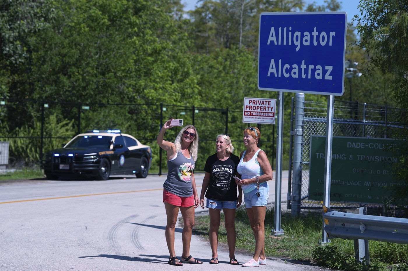 'Alligator Alcatraz' detainees continue to face obstacles to meet with lawyers, court papers allege | iNFOnews.ca