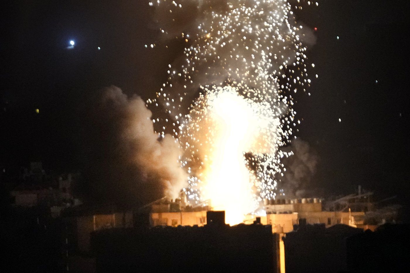 Israel expands its bombardment in Lebanon as thousands flee widening war | iNFOnews.ca Israel expands its bombardment in Lebanon as thousands flee widening war | iNFOnews.ca