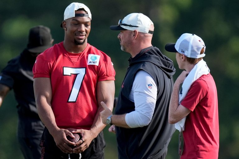 Falcons running back Bijan Robinson is locked up through 2030 after agreeing to a 3-year extension | iNFOnews.ca