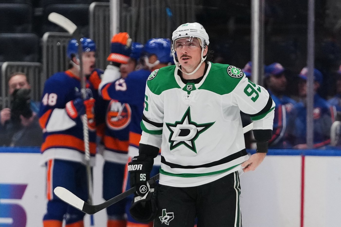 Ilya Sorokin shines against Stars to give the playoff-chasing Islanders a much-needed 2-1 win | iNFOnews.ca