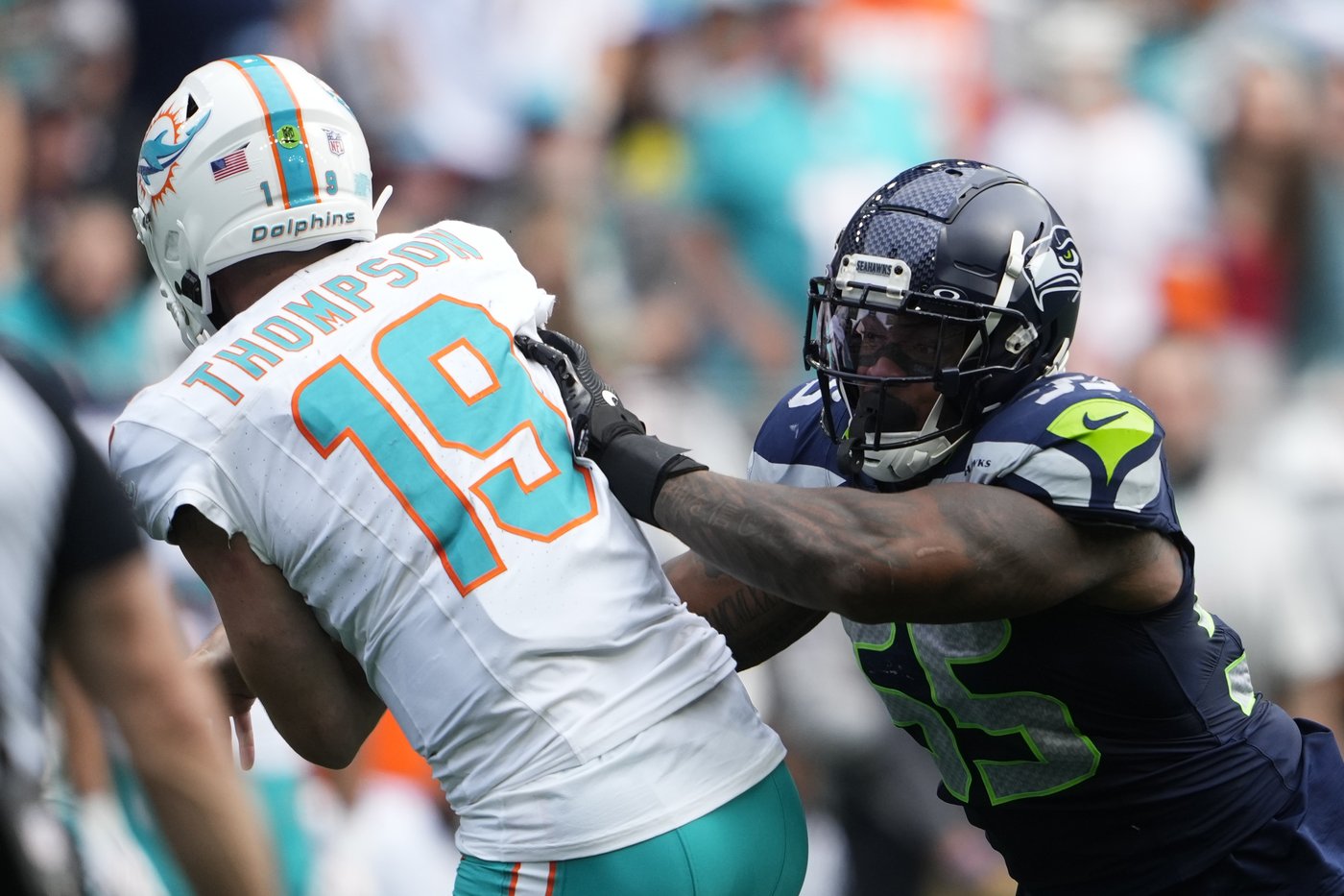 Seahawks roll to 24-3 win over Dolphins as Miami deals with another QB injury | iNFOnews.ca