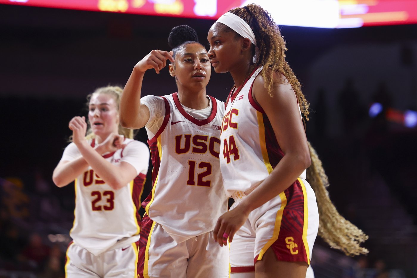 Iriafen and Watkins score 20-plus points in helping No. 5 USC rout Fresno State 89-40 | iNFOnews.ca