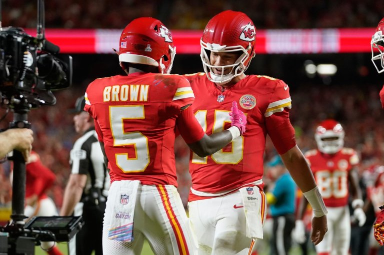 Mahomes leads the Chiefs to a 30-17 victory over Lions, and a fistfight erupts at the finish | iNFOnews.ca