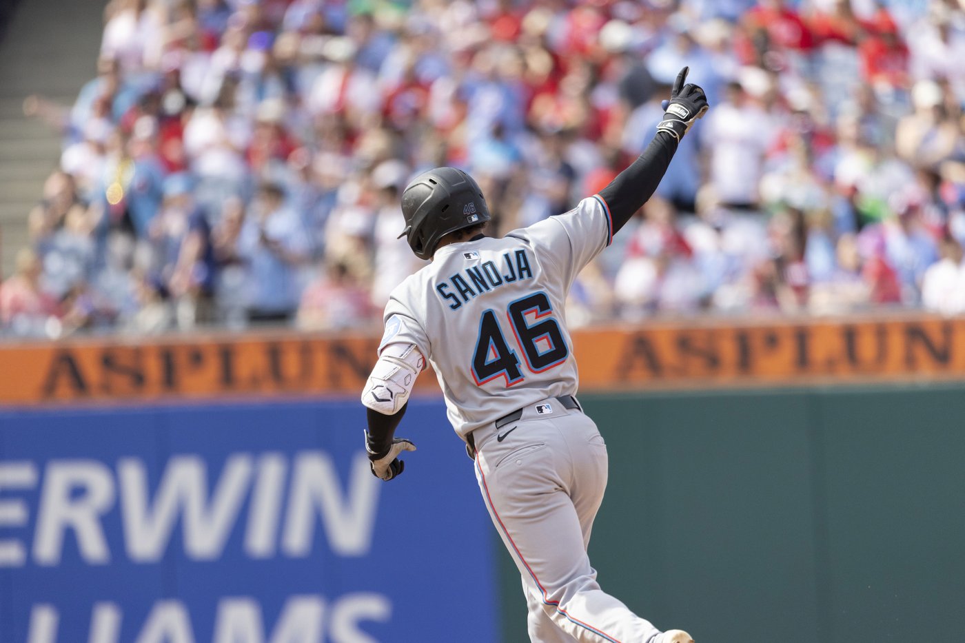 Sanoja has 5 RBIs as Marlins rally to beat Phillies 7-5 in 10 innings | iNFOnews.ca