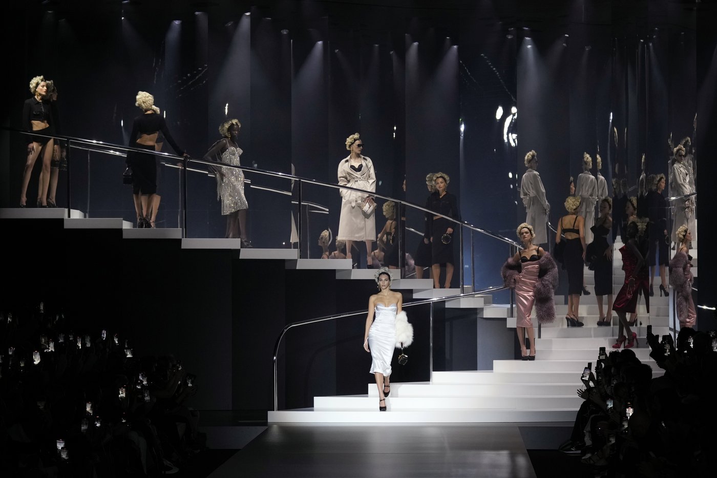 Madonna makes veiled entrance to Dolce&Gabbana for show celebrating her 1990s heyday | iNFOnews.ca