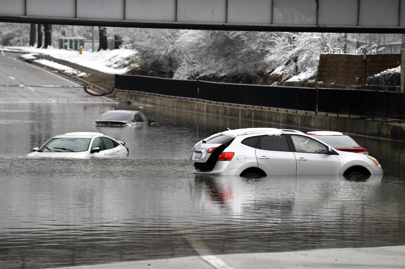 At least 9 people are dead, including 8 in Kentucky, in latest blast of winter weather | iNFOnews.ca