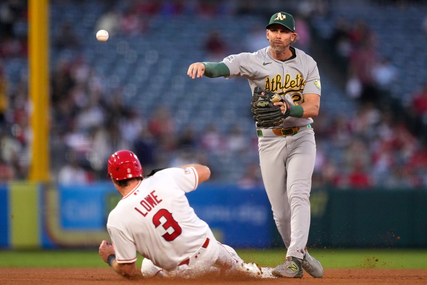 Gelof hits RBI groundout in 10th inning to give Athletics 3-2 win over Angels | iNFOnews.ca Gelof hits RBI groundout in 10th inning to give Athletics 3-2 win over Angels | iNFOnews.ca