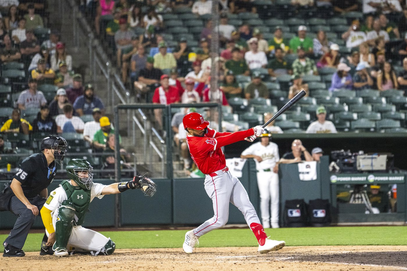 O'Hoppe hits 2 of Angels' 4 homers in 6th straight win, 10-5 over Athletics | iNFOnews.ca