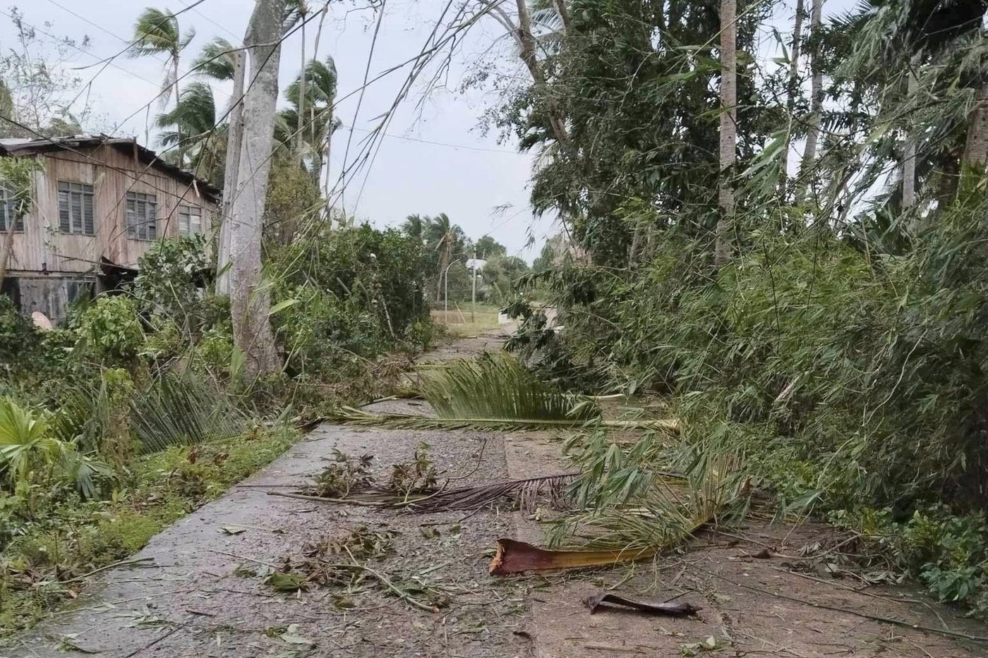 Typhoon floods villages, rips off roofs and damages 2 domestic airports in northern Philippines | iNFOnews.ca Typhoon floods villages, rips off roofs and damages 2 domestic airports in northern Philippines | iNFOnews.ca