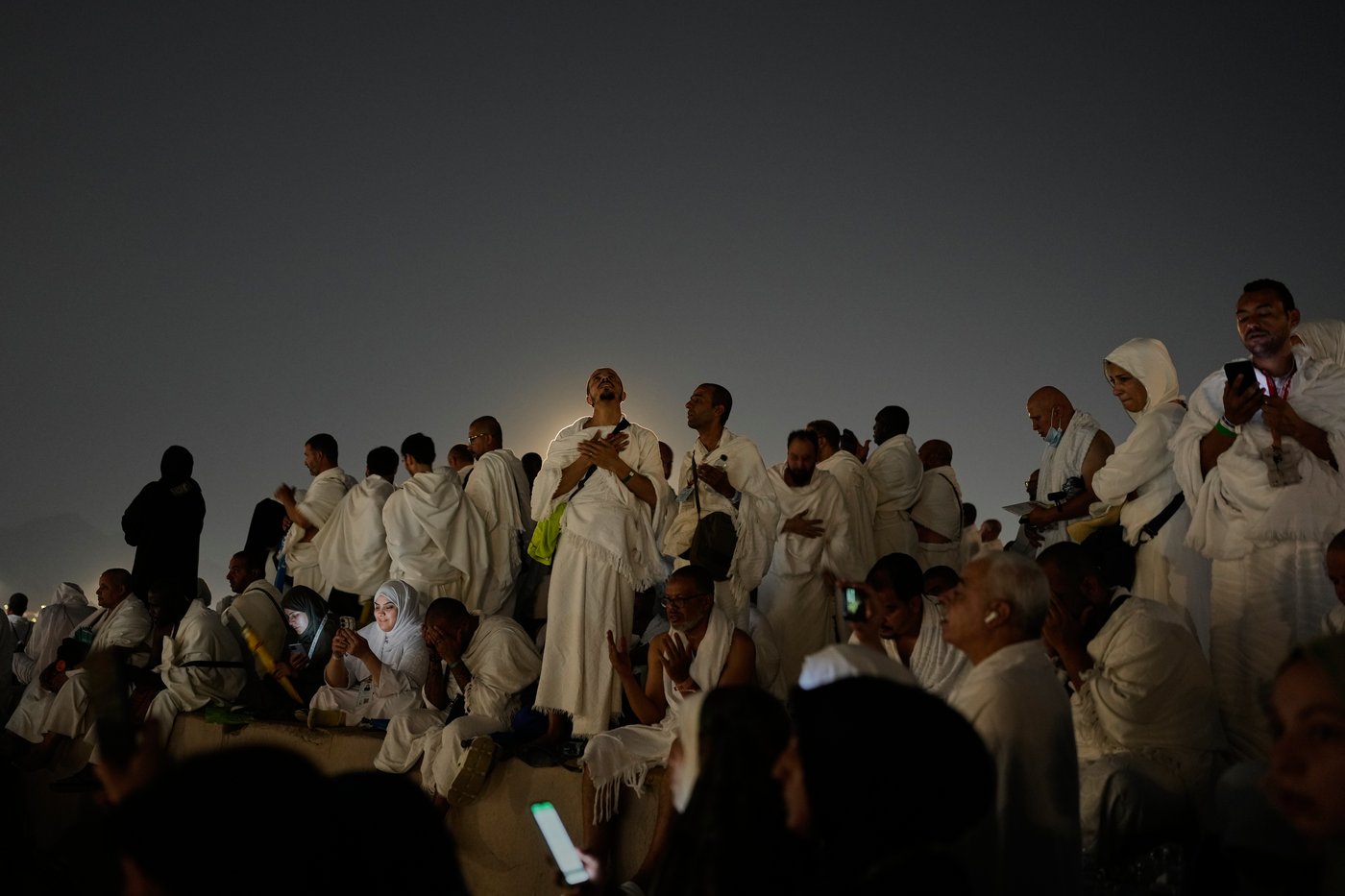Muslim pilgrims converge on Mount Arafat in Saudi Arabia as the Hajj reaches its peak | iNFOnews.ca Muslim pilgrims converge on Mount Arafat in Saudi Arabia as the Hajj reaches its peak | iNFOnews.ca