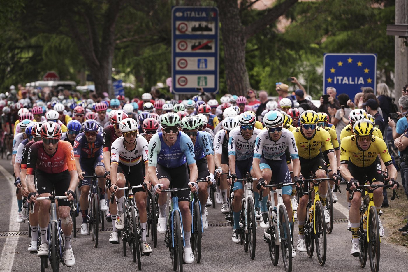 Mexican rider Del Toro extends Giro lead beyond a minute after rivals slowed by crash | iNFOnews.ca