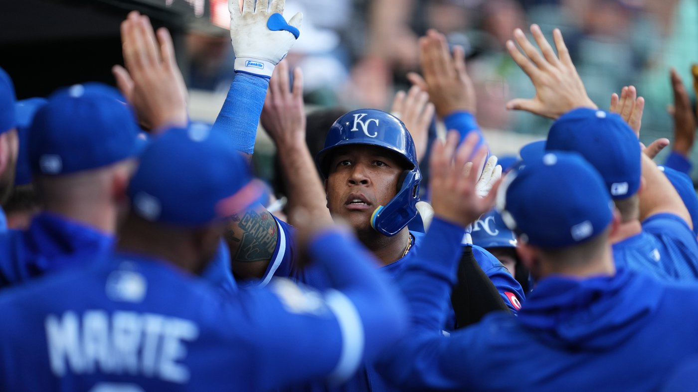 Salvador Perez back in Royals lineup after first day off of the season | iNFOnews.ca Salvador Perez back in Royals lineup after first day off of the season | iNFOnews.ca