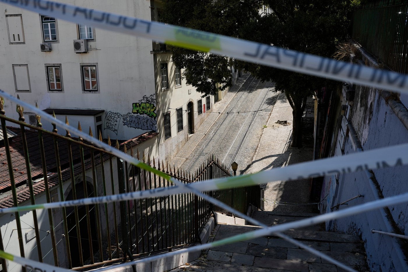 Cable failure and maintenance flaws contributed to Portugal streetcar crash, investigation says | iNFOnews.ca Cable failure and maintenance flaws contributed to Portugal streetcar crash, investigation says | iNFOnews.ca