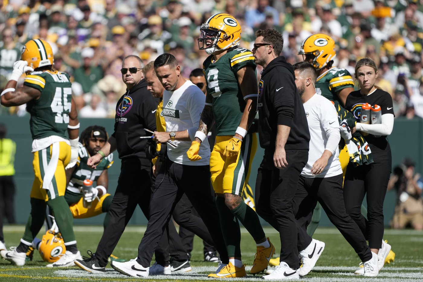 Packers wide receiver Christian Watson leaves game against Vikings with ankle injury | iNFOnews.ca