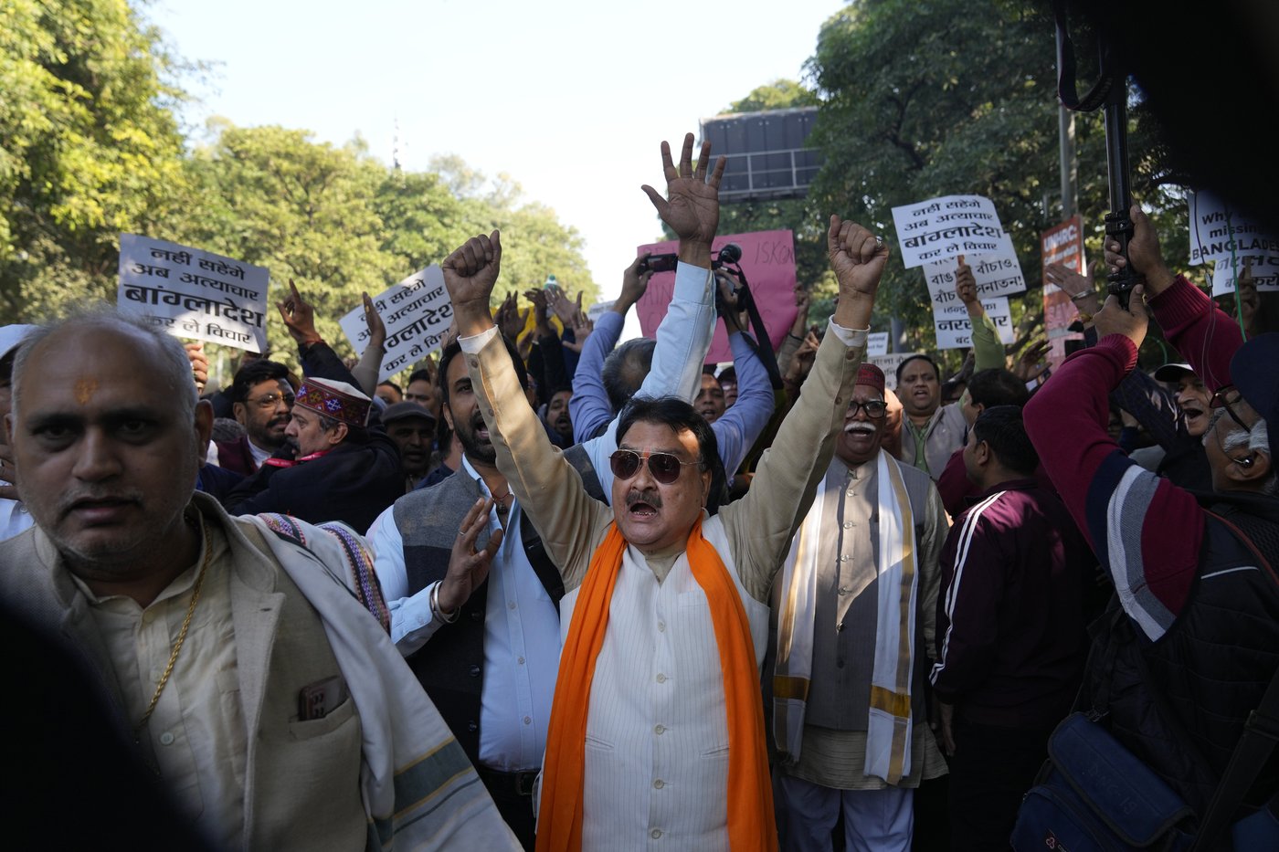 Hundreds protest in New Delhi against reported attacks on Hindus in Bangladesh | iNFOnews.ca