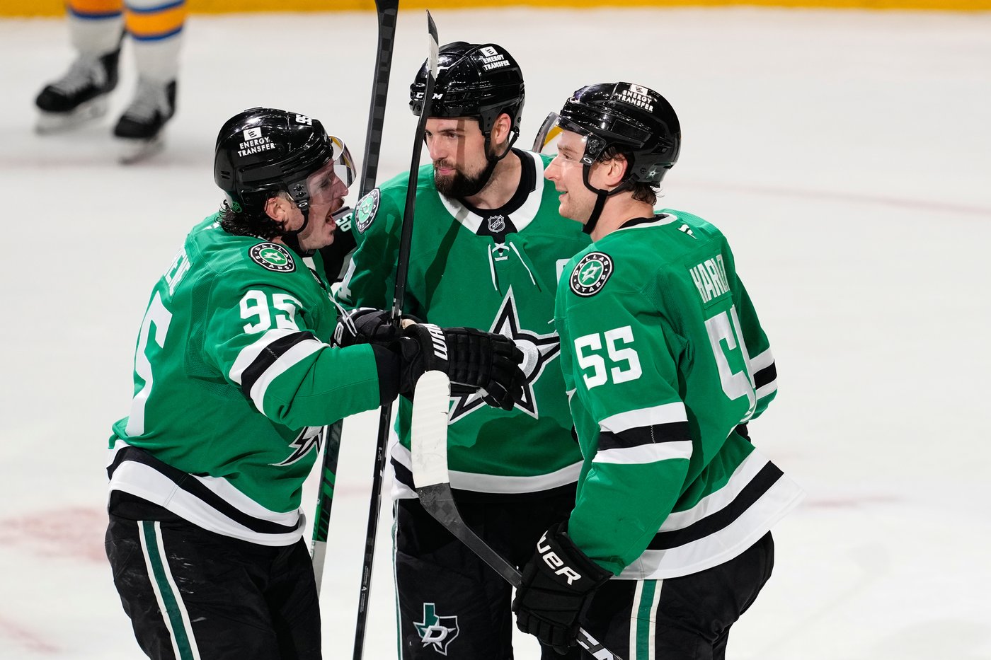 Robertson gets 200th goal, Benn scores 2 and Stars top Blues 5-4 for 6th straight win | iNFOnews.ca