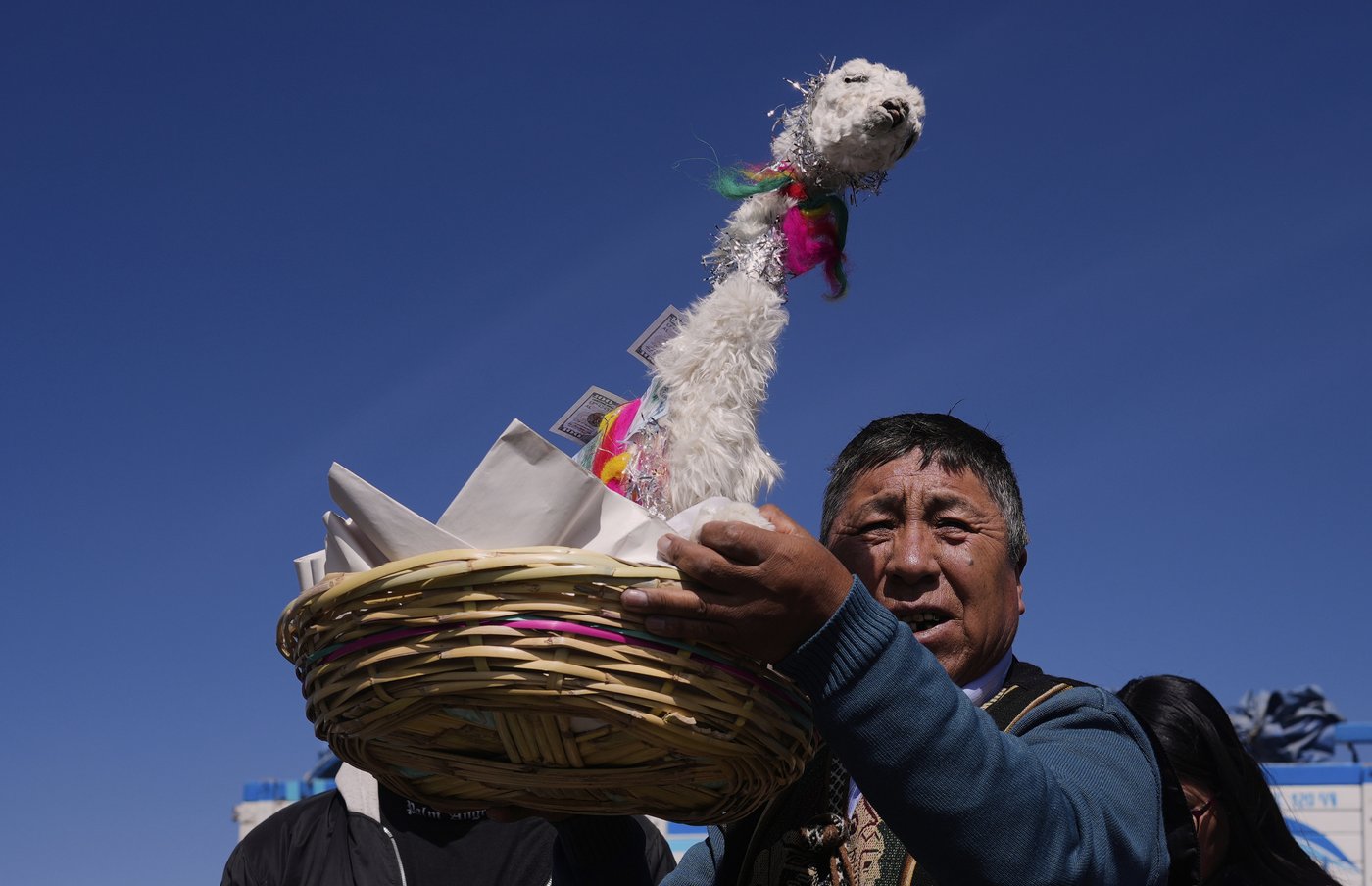 Burnt offerings, whispering to mountains: Inside Bolivians' rituals for Mother Earth | iNFOnews.ca