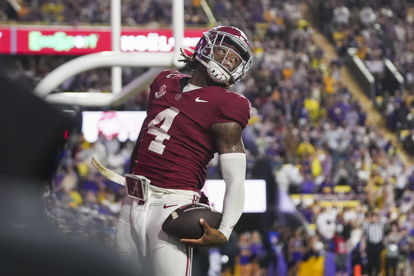 Jalen Milroe runs for career-high 185 yards and 4 TDs as No. 11 Alabama thrashes No. 14 LSU 42-13 | iNFOnews.ca