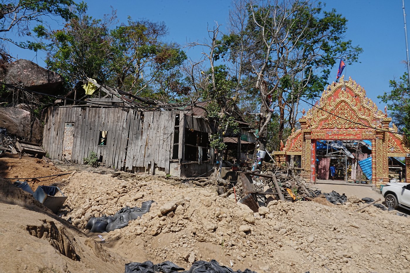 A 1,000-year-old cliff-top temple lies battered after Cambodia-Thailand border clashes | iNFOnews.ca
