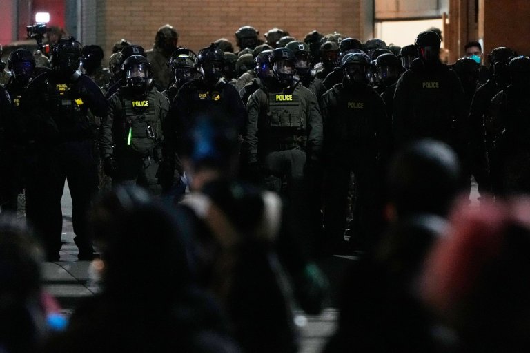 California governor says Trump is sending 300 California National Guard members to Oregon | iNFOnews.ca