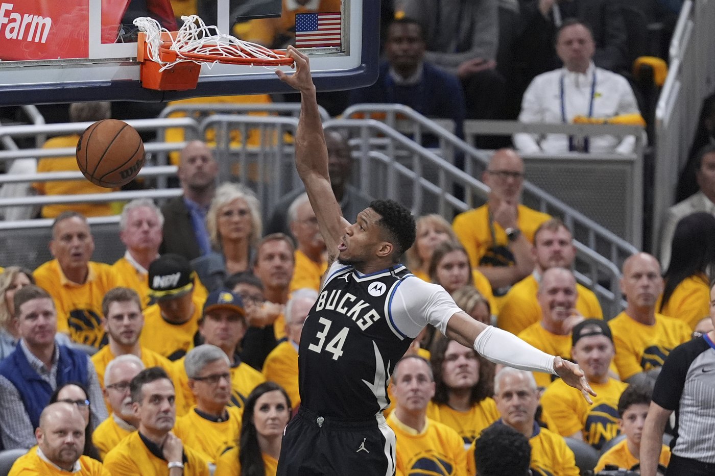 Bucks' supporting cast struggles to help Antetokounmpo in series-opening loss to Pacers | iNFOnews.ca