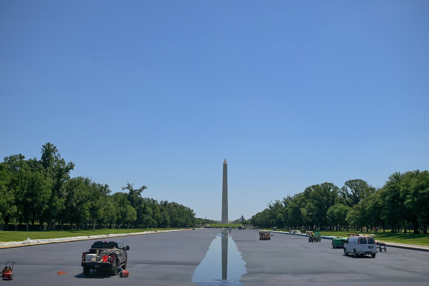 Water begins refilling Reflecting Pool after Trump's renovation to repaint it 'American flag blue' | iNFOnews.ca