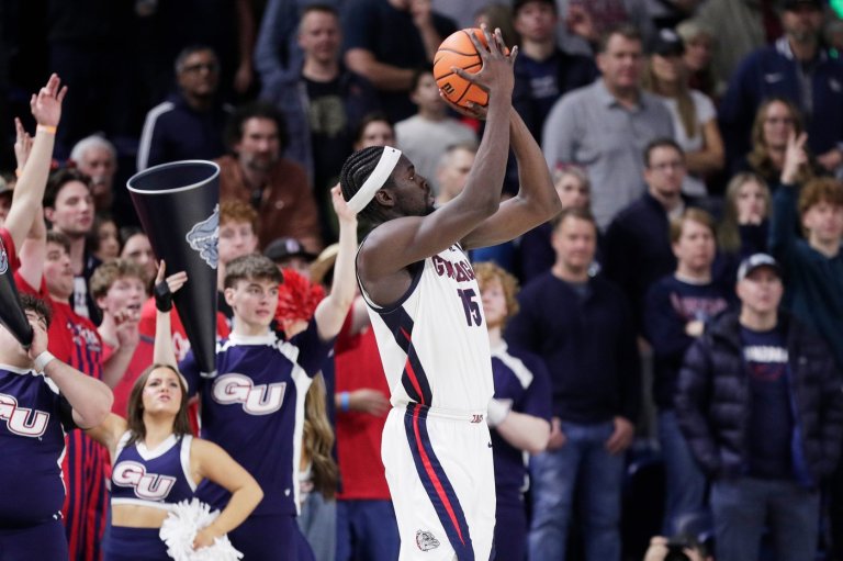 Graham Ike scores 30 points in return from injury as No. 6 Gonzaga beats Saint Mary's 73-65 | iNFOnews.ca