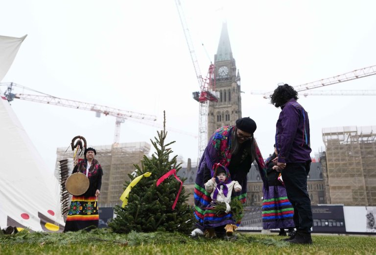 Cree child takes first steps on Parliament Hill in 'historic' ceremony | iNFOnews.ca