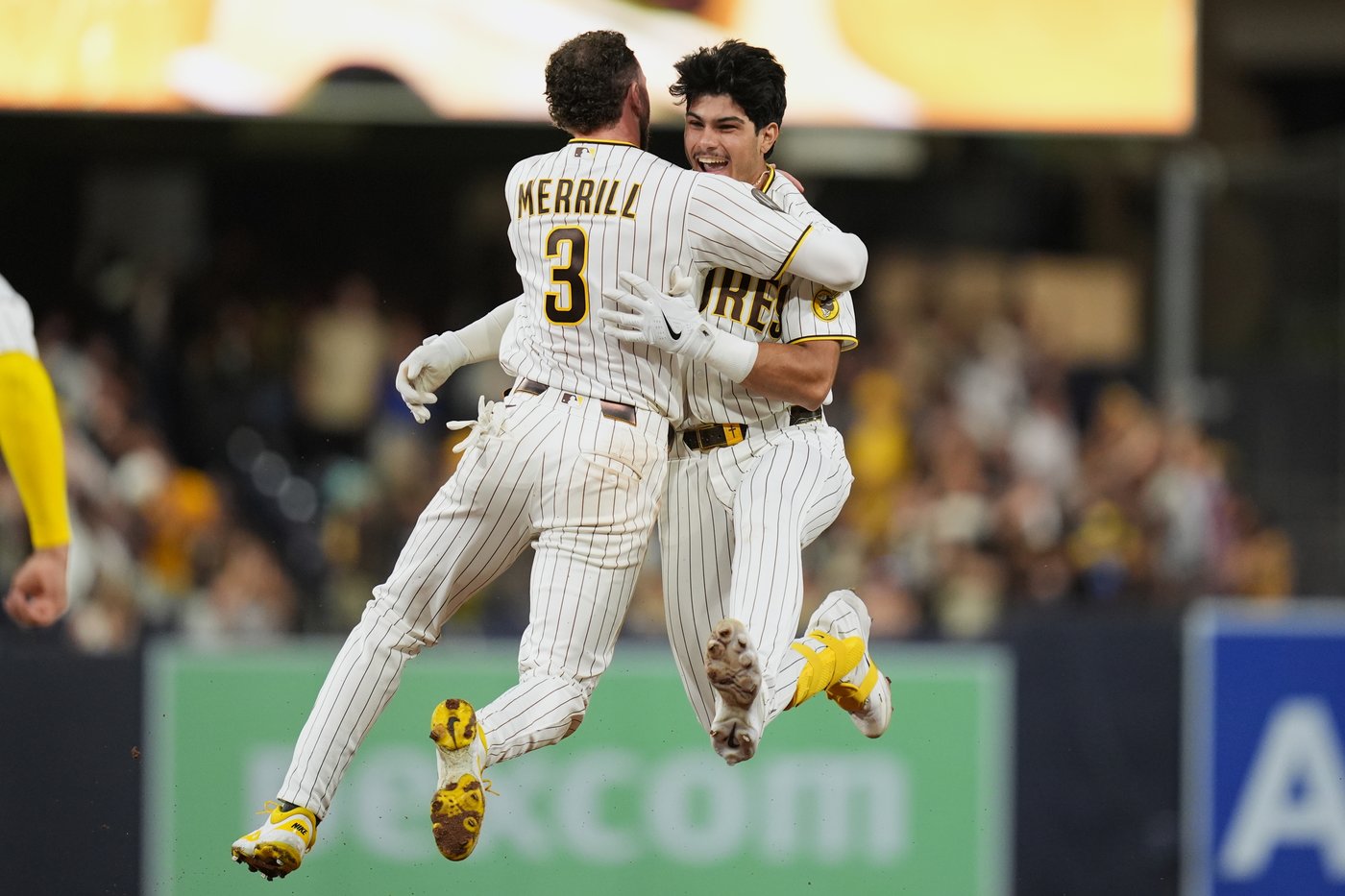 Padres' Ethan Salas becomes MLB's youngest postseason catcher in Game 2 vs. Cubs | iNFOnews.ca