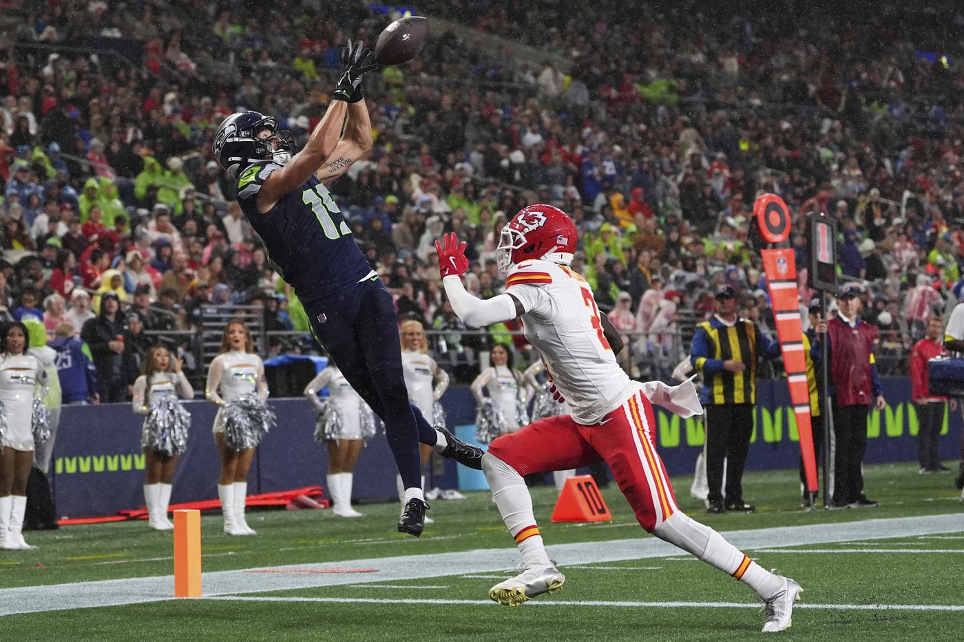 Sam Darnold impresses in preseason debut with Seattle Seahawks, win against Kansas City Chiefs | iNFOnews.ca