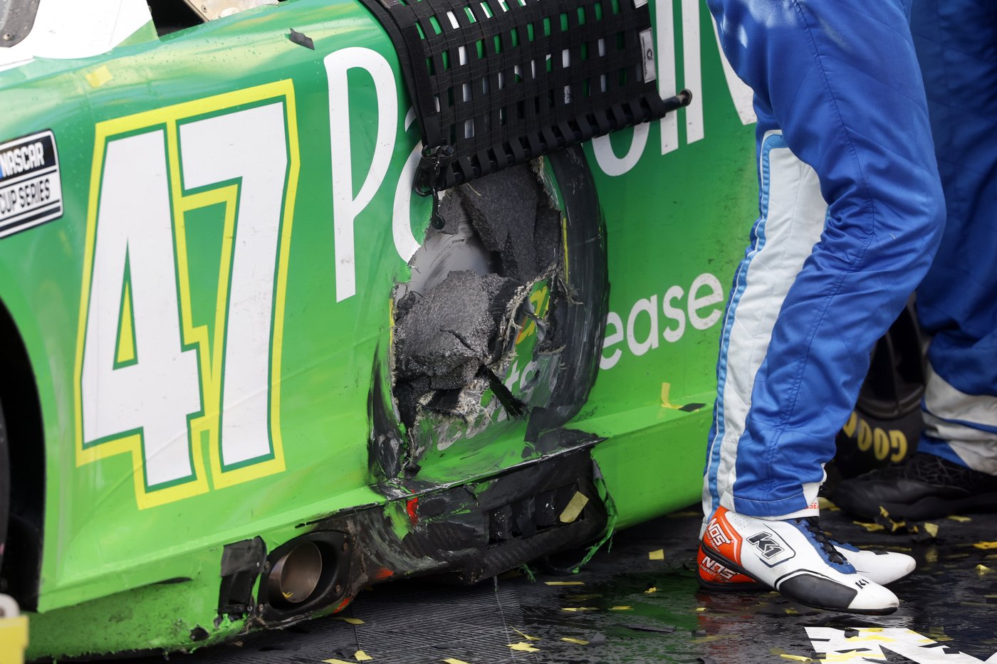 Stenhouse snaps 65-race losing streak after late crash at Talladega scrambles playoff picture | iNFOnews.ca Stenhouse snaps 65-race losing streak after late crash at Talladega scrambles playoff picture | iNFOnews.ca