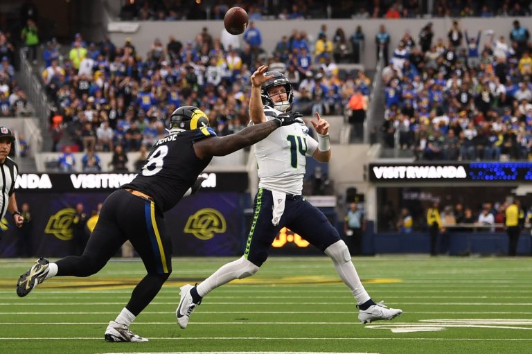 Seahawks find fault in more than Darnold's 4 interceptions in close loss to the Rams | iNFOnews.ca