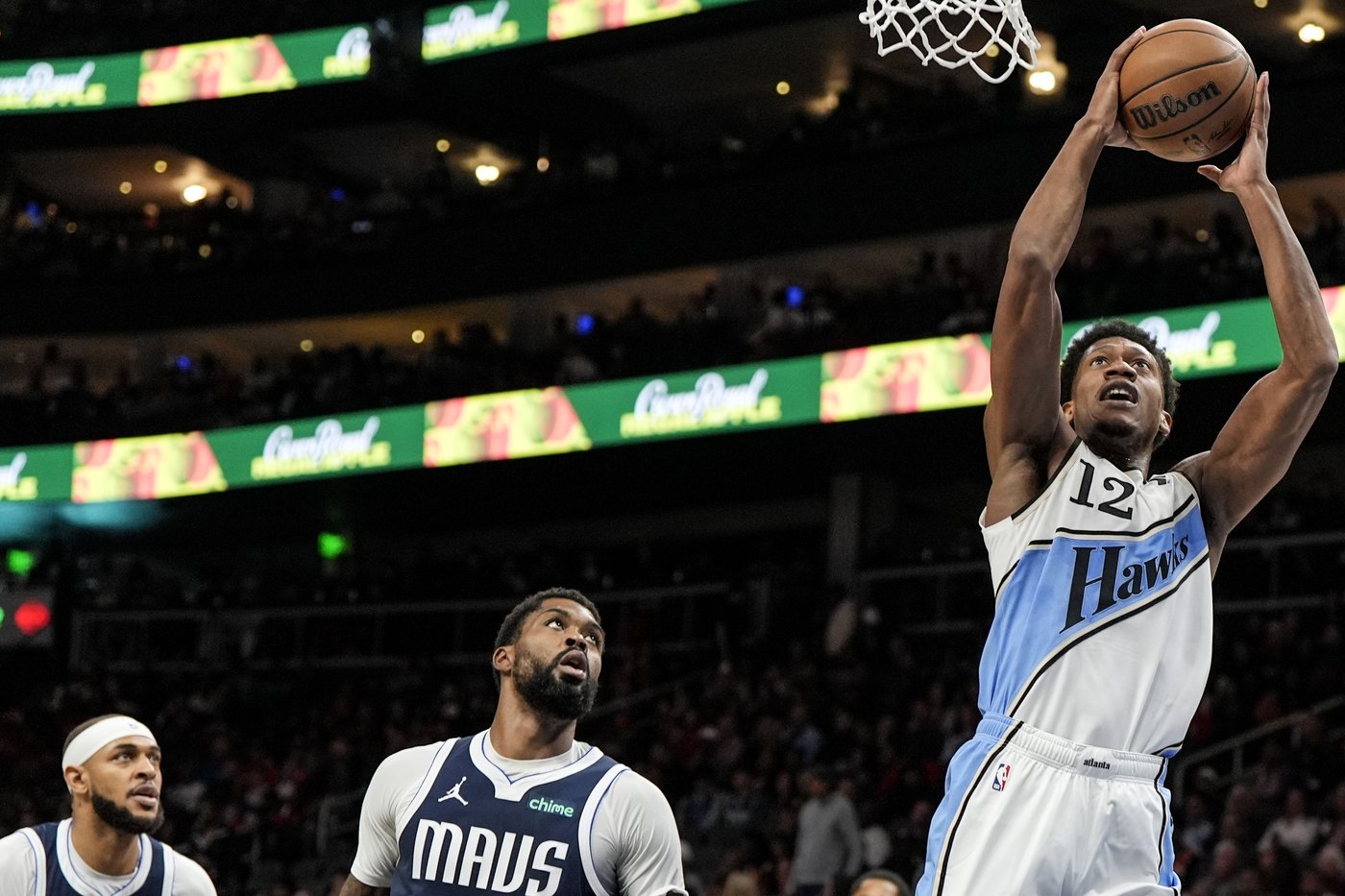 Kyrie Irving's big second half leads Mavericks past Hawks 129-119 | iNFOnews.ca