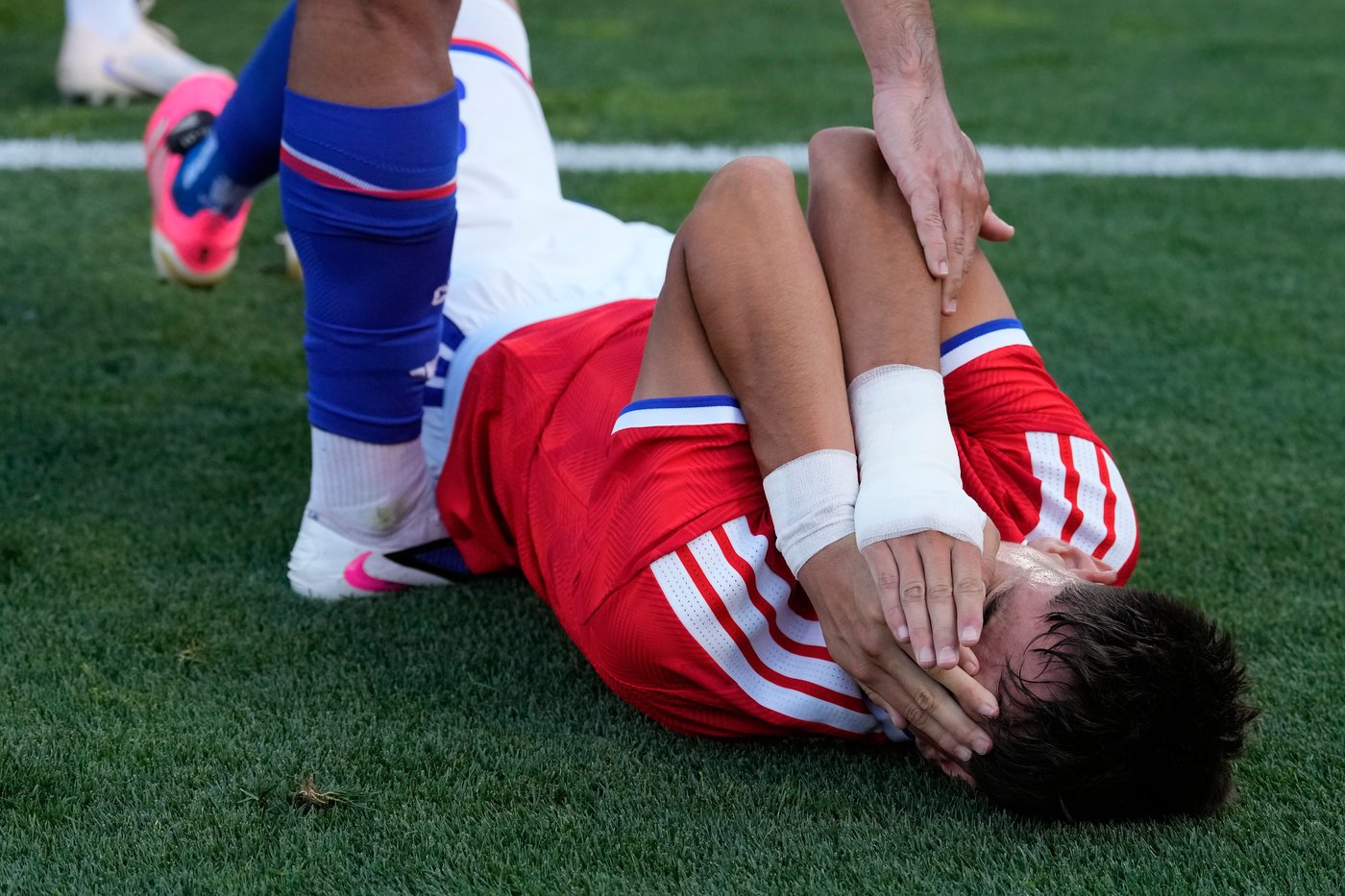 Portugal's Leão sent off for punching in World Cup warmup win over Chile | iNFOnews.ca