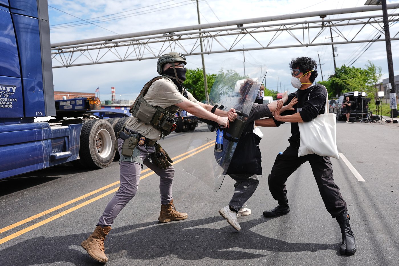 6 protesters arrested after clash with ICE officers outside a New Jersey detention center | iNFOnews.ca