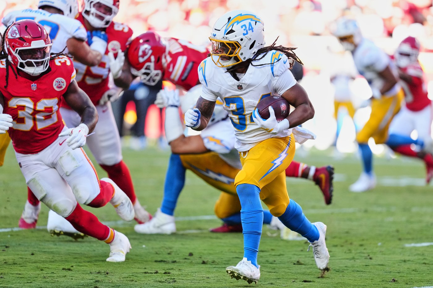 Chiefs move to 5-0 as Kenneth Walker runs for two TDs in a 22-6 win over Chargers | iNFOnews.ca Chiefs move to 5-0 as Kenneth Walker runs for two TDs in a 22-6 win over Chargers | iNFOnews.ca