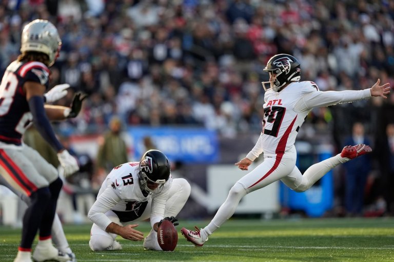 Parker Romo's missed extra point proves to be the difference in Falcons' 24-23 loss to Patriots | iNFOnews.ca Parker Romo's missed extra point proves to be the difference in Falcons' 24-23 loss to Patriots | iNFOnews.ca