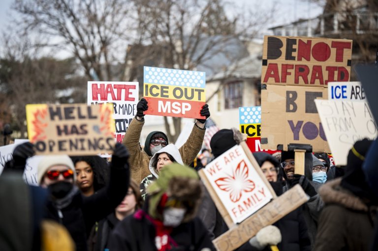 Large rally pushes against ICE presence after fatal shooting in Minneapolis | iNFOnews.ca