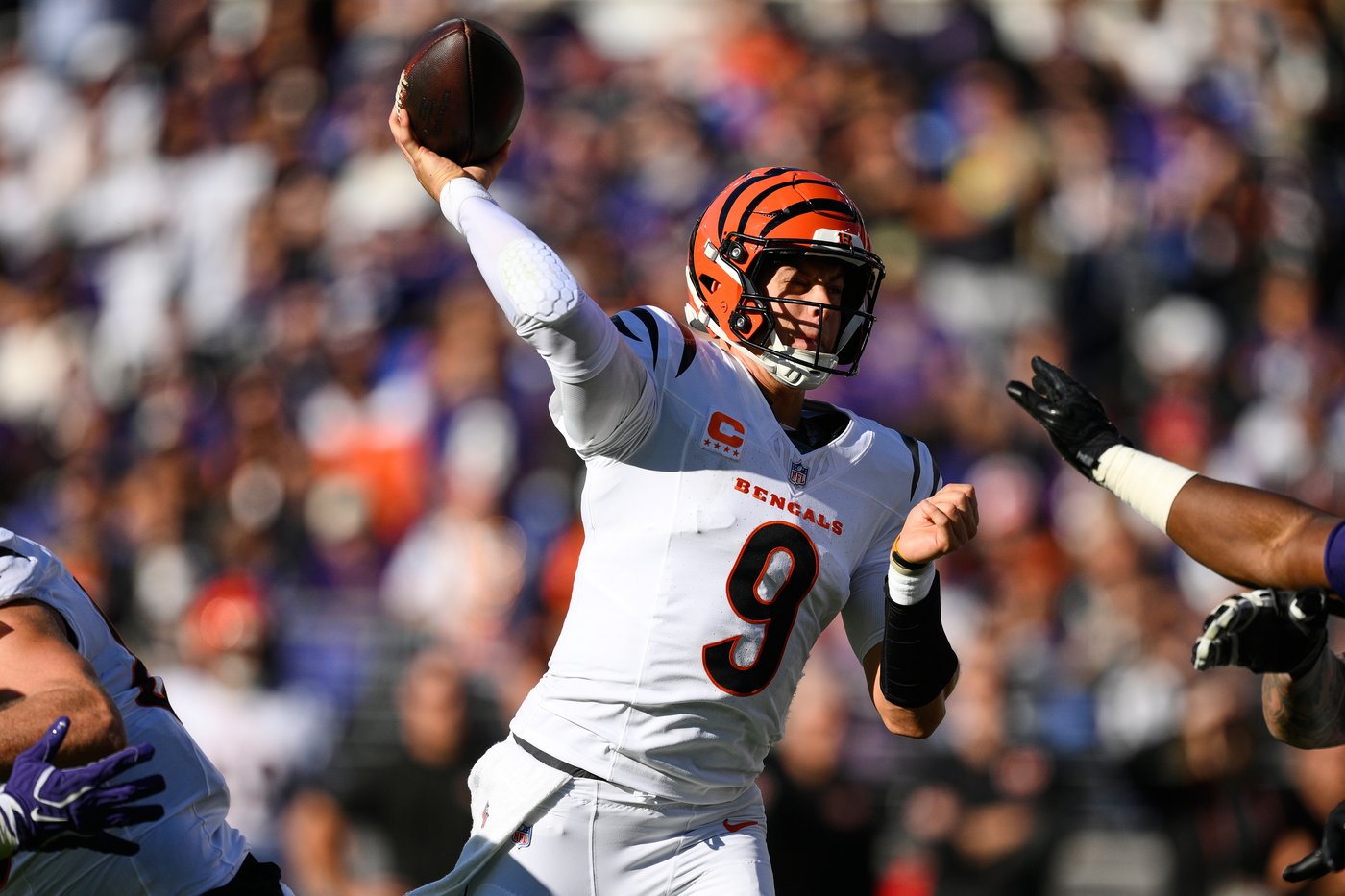 Burrow throws 4 TD passes as Bengals storm past Jackson-less Ravens in 2nd half of 35-13 win | iNFOnews.ca Burrow throws 4 TD passes as Bengals storm past Jackson-less Ravens in 2nd half of 35-13 win | iNFOnews.ca