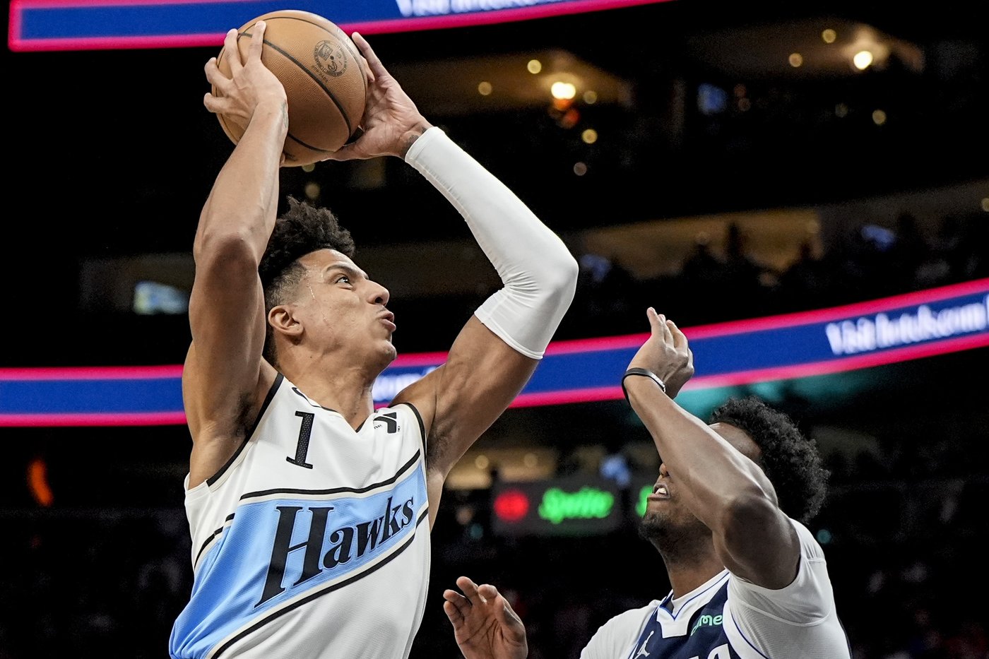 Kyrie Irving's big second half leads Mavericks past Hawks 129-119 | iNFOnews.ca