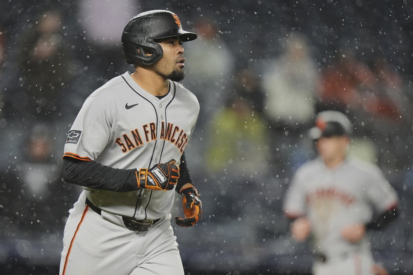 Giants continue hot start, beat Yankees 9-1 in rain-shortened game | iNFOnews.ca