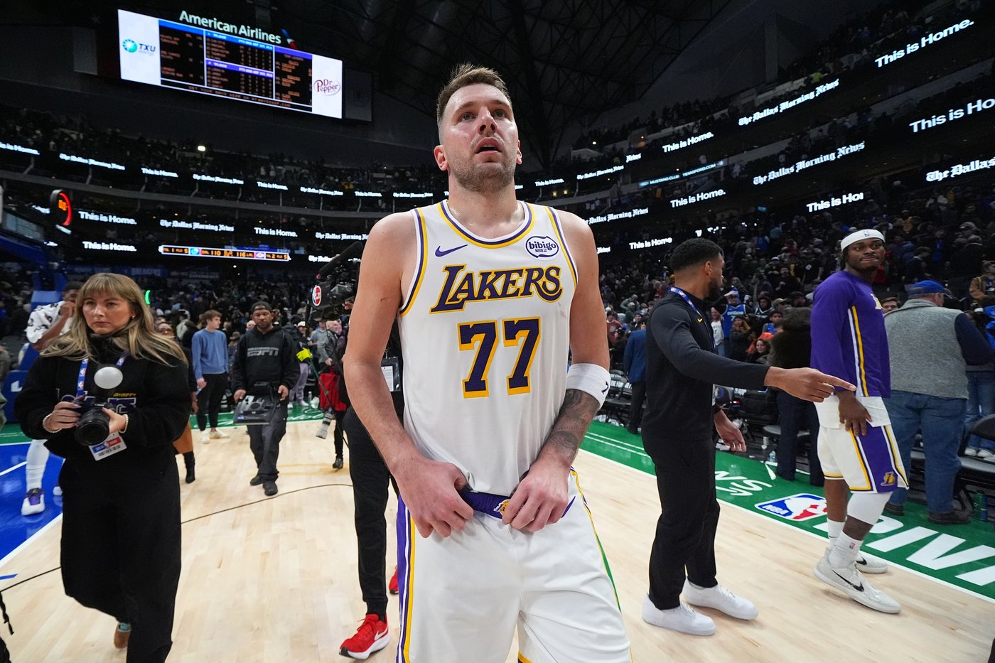 Luka Doncic's emotions ease in 2nd Dallas visit as Lakers star beats his former team again | iNFOnews.ca