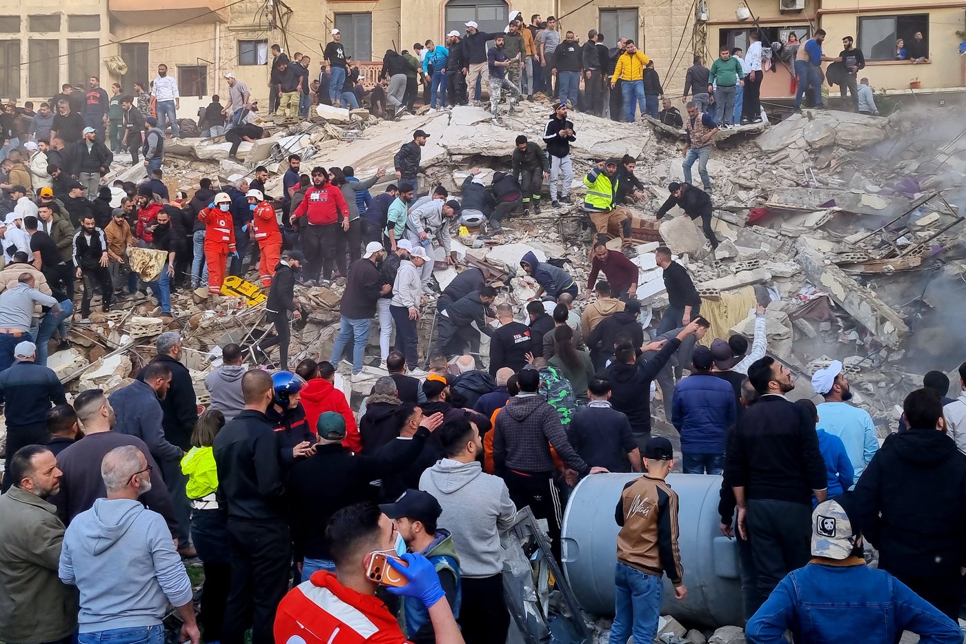 Death toll in Lebanon building collapse rises to 15 | iNFOnews.ca