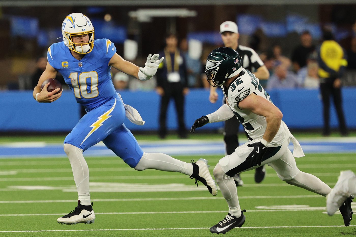 Chargers come through with a mythic win over Eagles, fueled by more heroics from QB Justin Herbert | iNFOnews.ca Chargers come through with a mythic win over Eagles, fueled by more heroics from QB Justin Herbert | iNFOnews.ca
